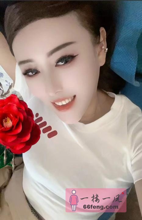 纹身美熟女