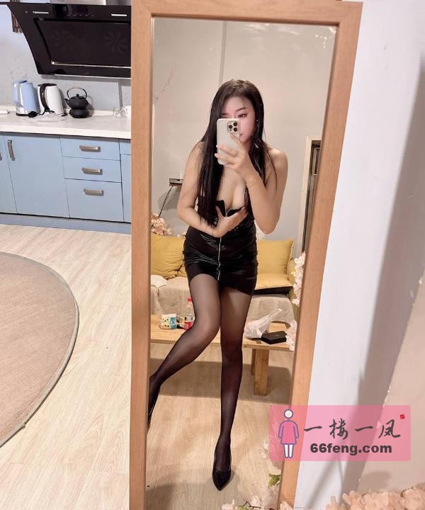 武侯美胸高挑妹子夏颜
