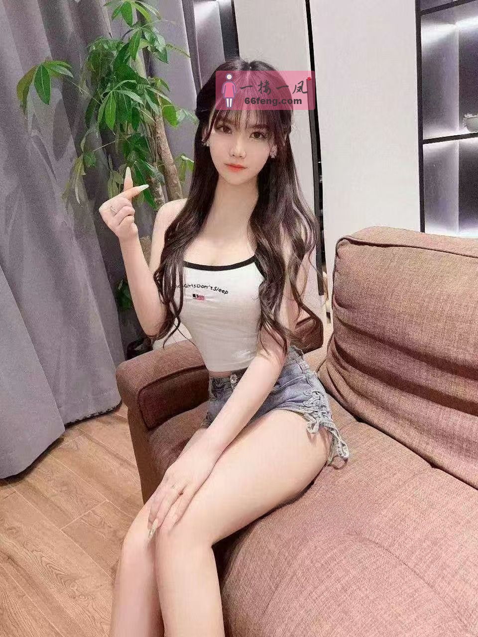大奶清纯美女