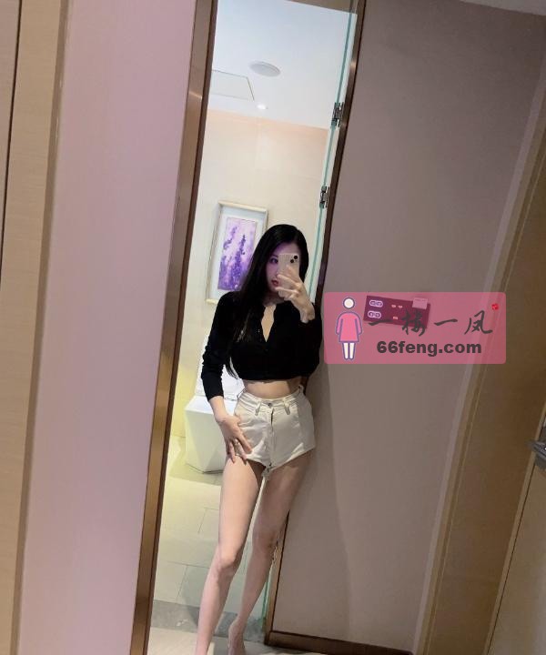 肤白撩人颜值老师
