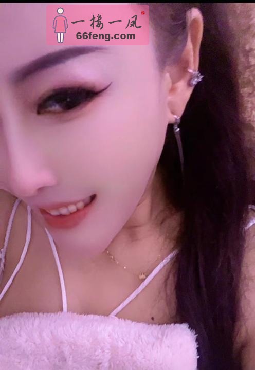 纹身美熟女
